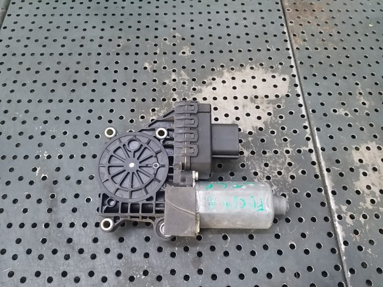 Motoras macara stanga spate ford focus 1 daw dbw 0130821903