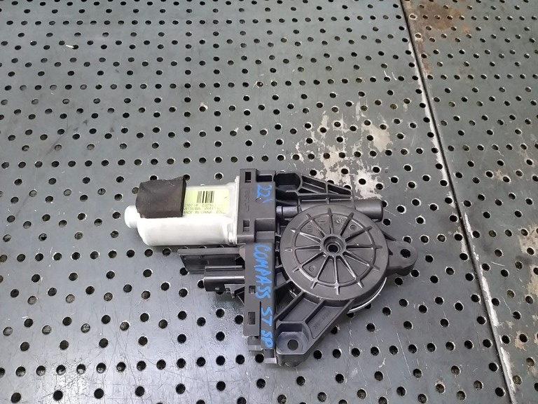 Motoras macara stanga spate jeep compass 2 e82163100