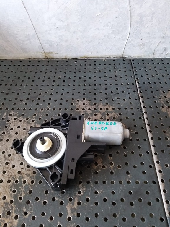 Motoras macara stanga spate jeep grand cherokee 4 wk wk2 931402103