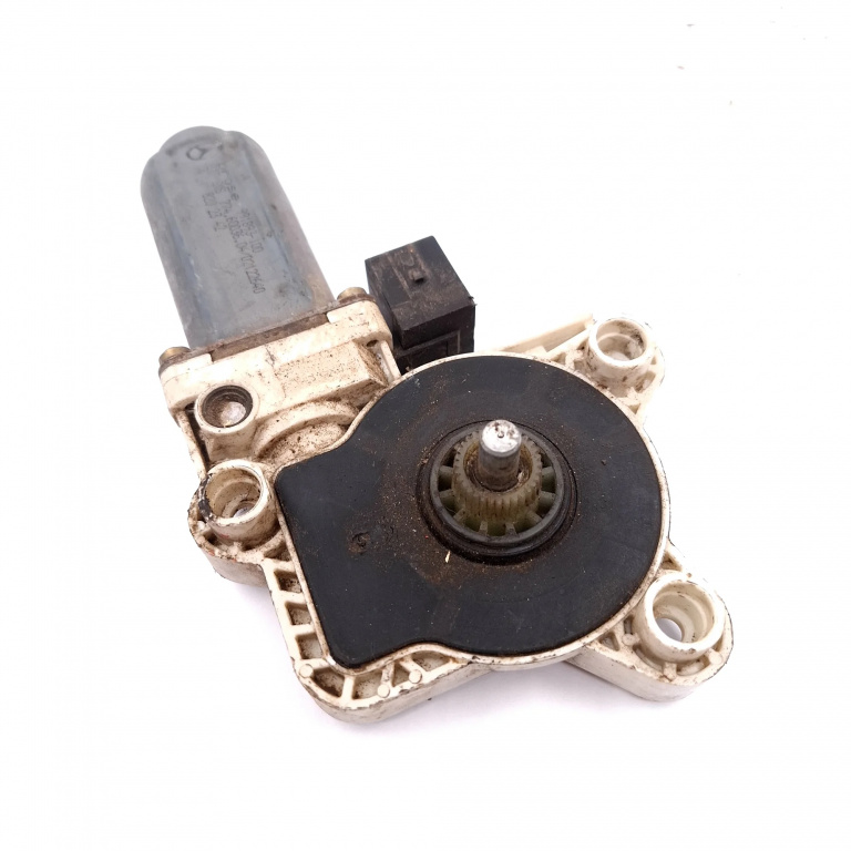 Motoras Macara Stanga Spate Mercedes-Benz E-Class (W211) 2002-2009 A2118202342, 991893100, 7746003604, 02122640 Brose, Siemens