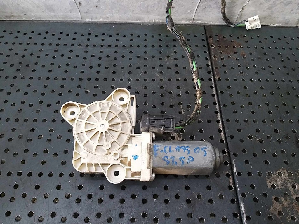 Motoras macara stanga spate mercedes e class w211 a2118202342