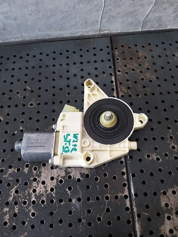 Motoras macara stanga spate mercedes e class w212 0130822505 a2048200542