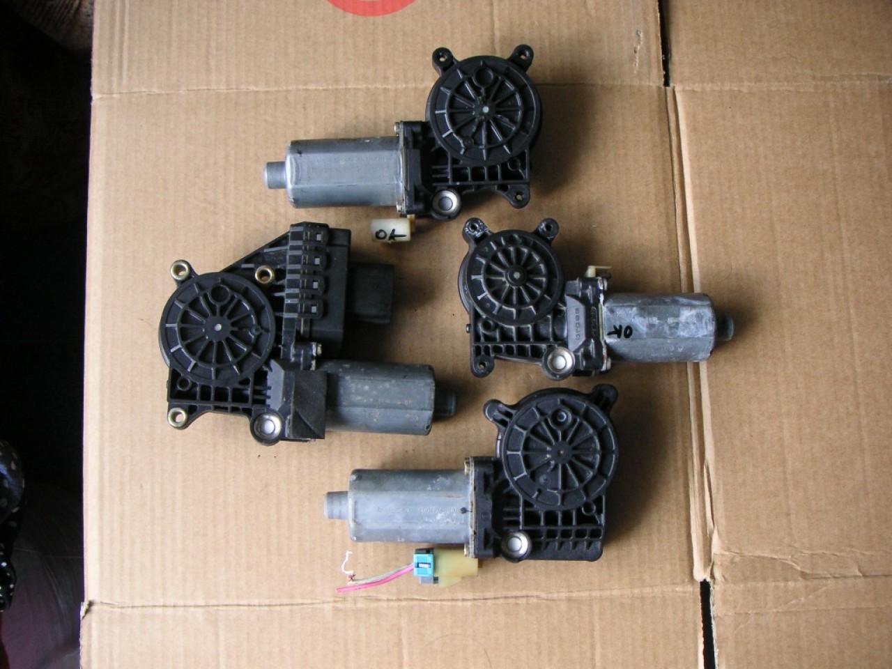 Motoras macara stanga spate Mercedes W210, W168 (1995-2002) cod 0130821673