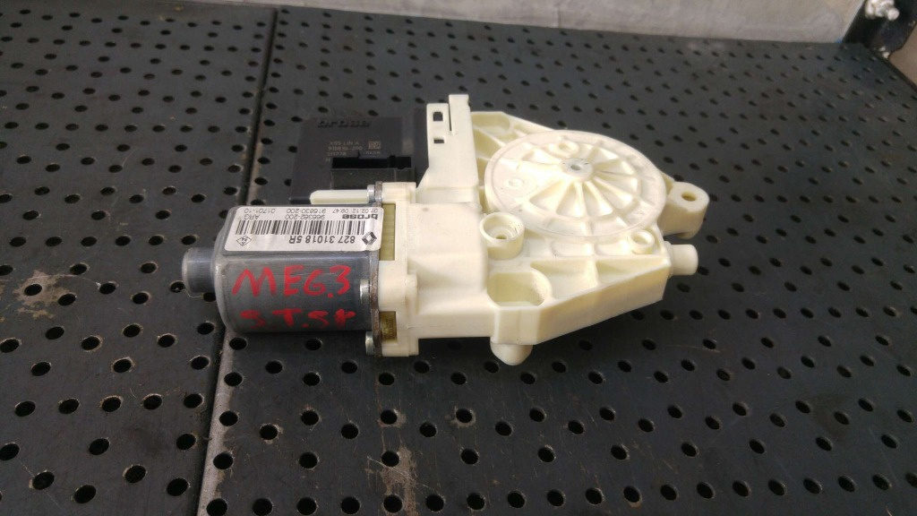 Motoras macara stanga spate renault megane 3 827310185r