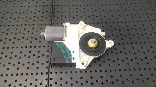 Motoras macara stanga spate renault megane 3 break 827310185r 966362200 916830200 0130822330