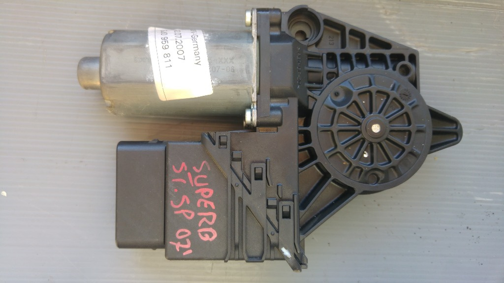Motoras macara stanga spate skoda superb 3u0959811