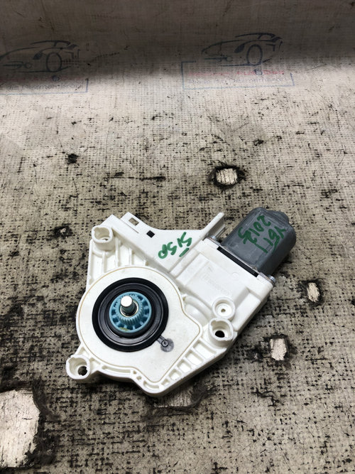 Motoras macara stanga spate Skoda Yeti 2013, 5L0959811A
