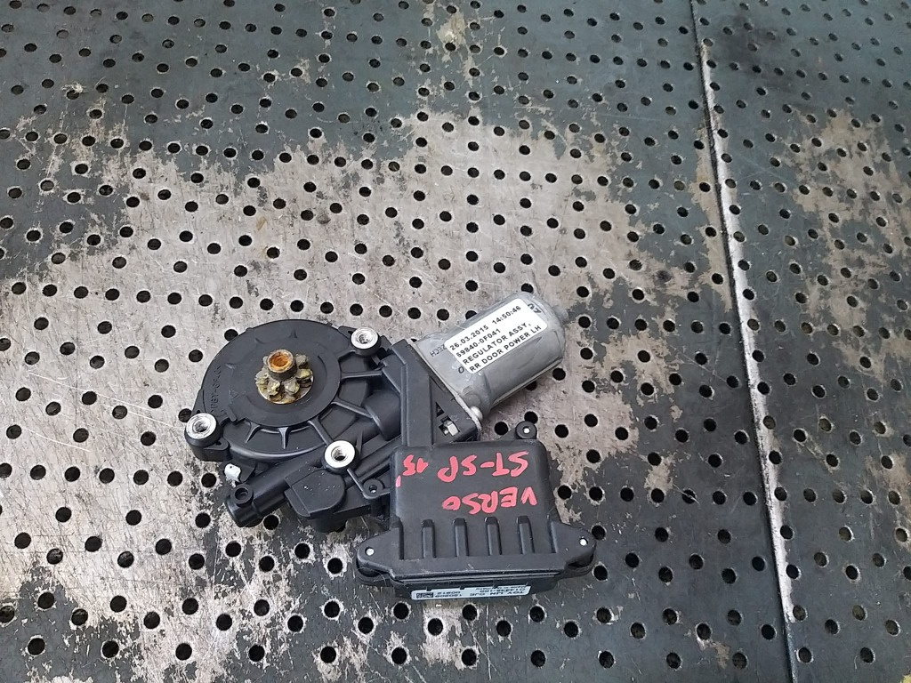 Motoras macara stanga spate toyota verso r2 c14345100 698400f041