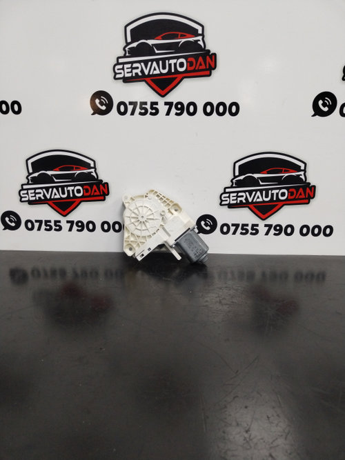 Motoras macara stanga spate Volkswagen Touareg 2 (2010-2015) 3.0 Motorina 2012, 8K0959812A