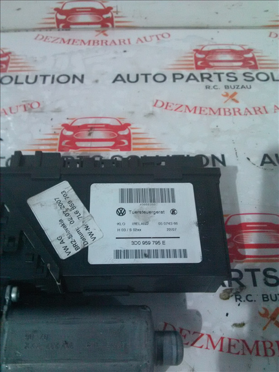 Motoras macara stanga spate VOLKSWAGEN TOUAREG 2.5 TDI an fabr. 2009