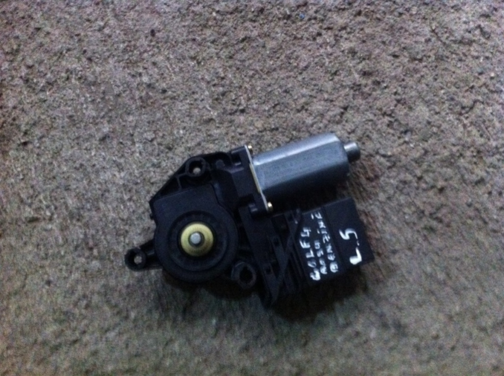 Motoras macara stanga spate Volkswagen VW Golf 4 [1997 - 2006] Hatchback 5-usi 1.6 AT (100 hp) (1J1)