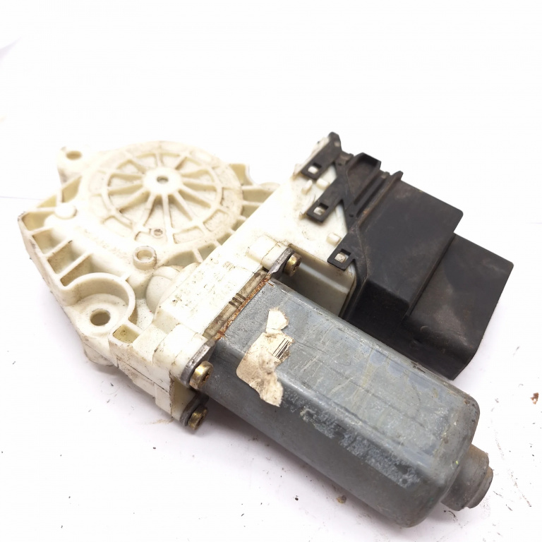 Motoras Macara Stanga Spate Vw Golf 4 1997-2004 0536006002, 101399101, 06049631, 119435, 7746002302 Siemens, Brose