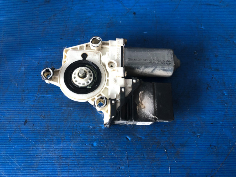 Motoras macara stanga spate vw golf 4