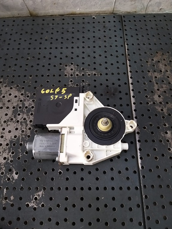 Motoras macara stanga spate vw golf 5 1k 0130822229 1k4837402n 1k0959792g