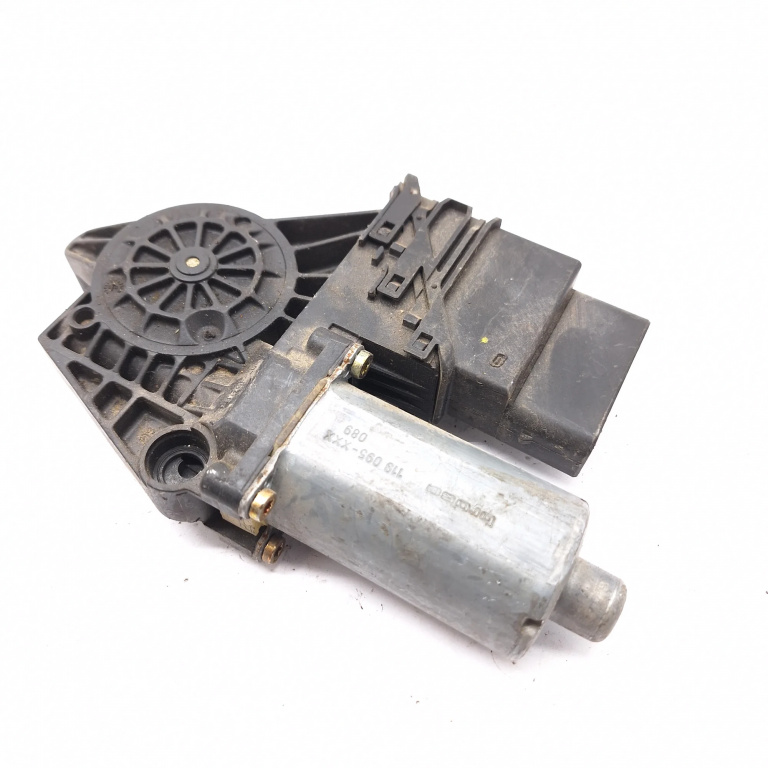 Motoras Macara Stanga Spate Vw Passat B5