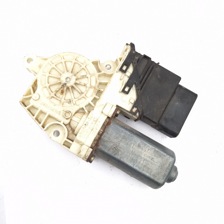 Motoras Macara Stanga Spate Vw Passat B5, B5.5 1996-2005 101439203, 05076620, 0536006002, 527201299, 141121, 101389101, 7746002302, 11010633 Brose