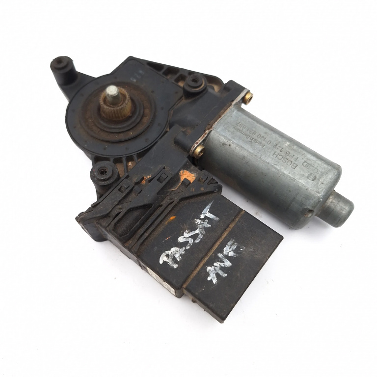 Motoras Macara Stanga,spate VW PASSAT B5, B5.5 1996 - 2005 0130821697, 105406301, 05074280, 105406-301, HL01S000101030, 240642, 119095XXX
