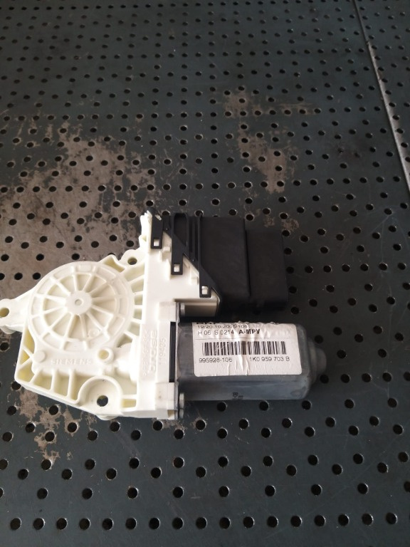 Motoras macara stanga spate vw touran 1t 995928106 1k0959703b 996645101 7746010601
