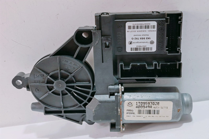 Motoras macara usa dreapta fata 1T0959702B / 1K0959792G Volkswagen VW Touran