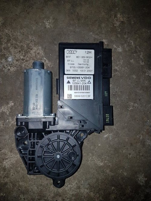 Motoras macara usa dreapta fata 8e1959802h audi a4 b7