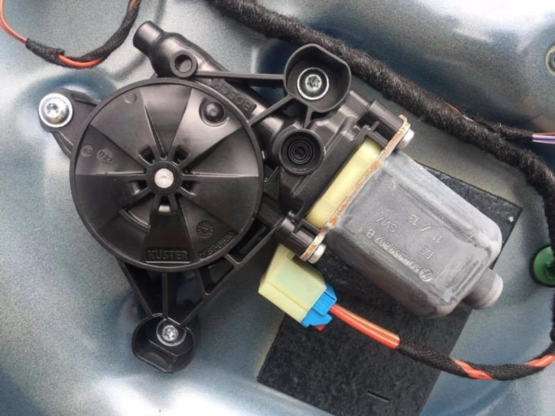 Motoras macara usa dreapta fata Audi A3 