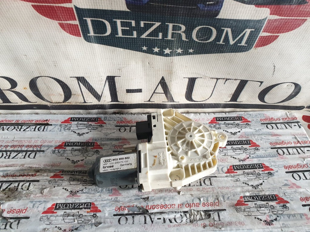 Motoras macara usa dreapta fata Audi A5 B8 cod piesa : 8K0959802