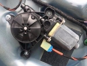 Motoras macara usa dreapta fata Audi TT 8S cod: 5Q0959802B model 2016