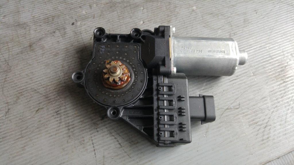 Motoras macara usa dreapta fata opel astra h 0130821989