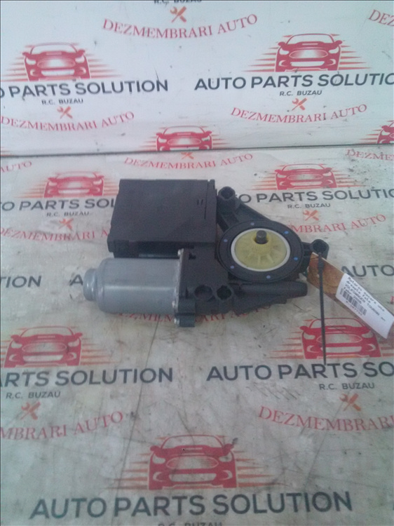 Motoras macara usa dreapta fata VOLKSWAGEN TOURAN an fabr 2006