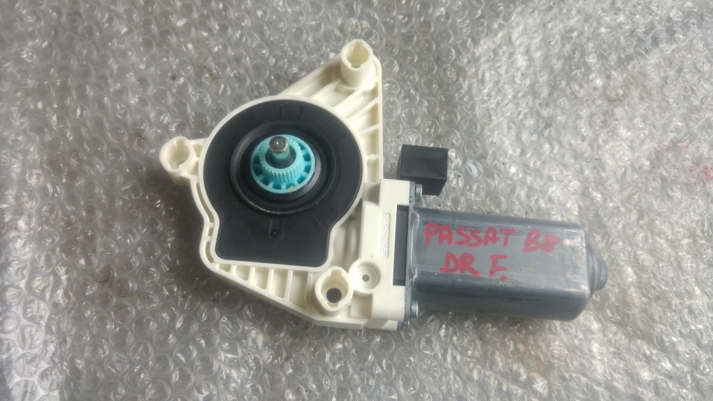 Motoras macara usa dreapta fata vw passat 5g b8 hatchback 5q0959802b