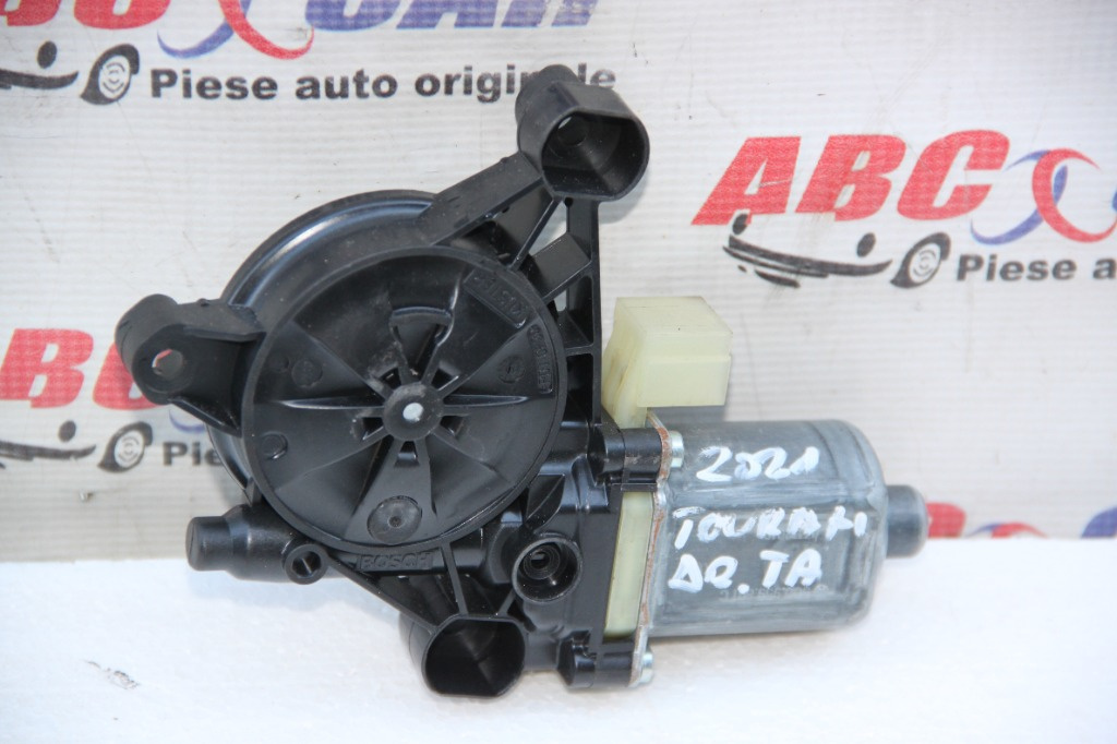 Motoras macara usa dreapta fata VW Tiguan AD1 cod: 5Q0959801C model 2017