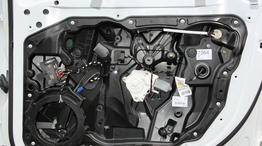 Motoras macara usa dreapta fata VW Touareg 7P cod: 8K0959802B model 2014