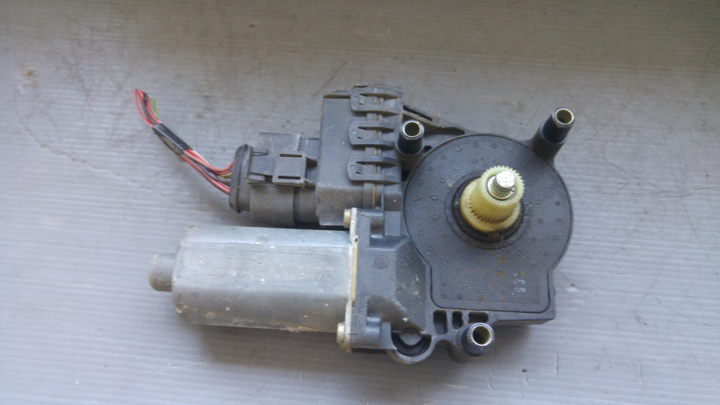 Motoras macara usa dreapta spate audi a6 c5 0130821785