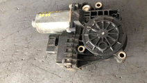 Motoras macara usa dreapta spate audi a6 c5 013082...