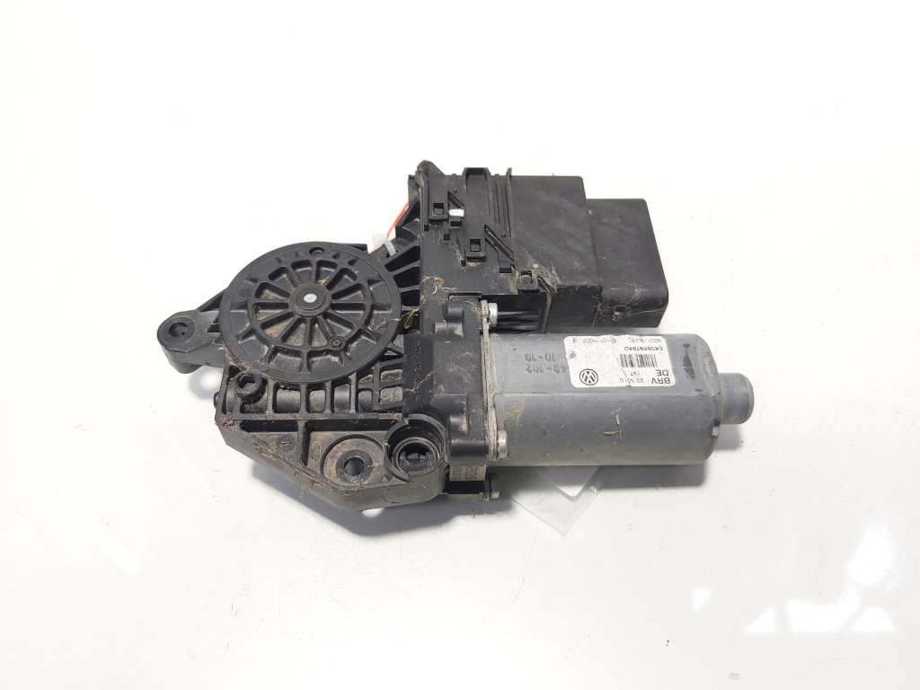 Motoras macara usa dreapta spate, cod 5K0959704D, VW Golf 6 (5K1) (id:629302)