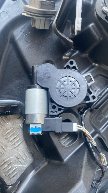 Motoras macara usa dreapta spate Mazda CX-7 2.2 MZR -CD , an 2010