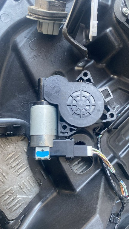 Motoras macara usa dreapta spate Mazda CX-7 2.2 MZR -CD , an 2010