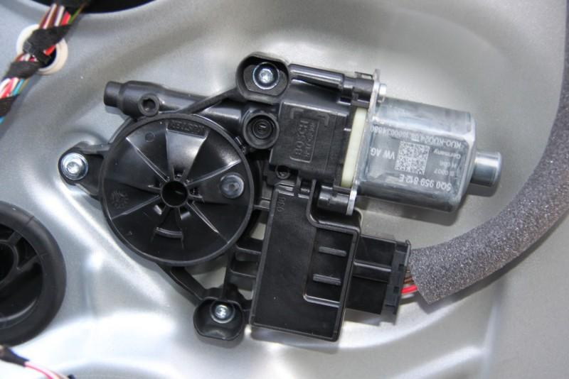 Motoras macara usa dreapta spate Skoda Octavia 3 2013-2017 5Q0959812E