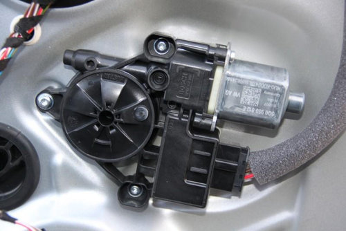 Motoras macara usa dreapta spate Skoda Octavia 3 2013-2017 5Q0959812E