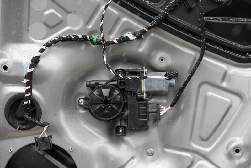 Motoras macara usa dreapta spate Volkswagen Tiguan 2 2016-2020 5Q0959821E