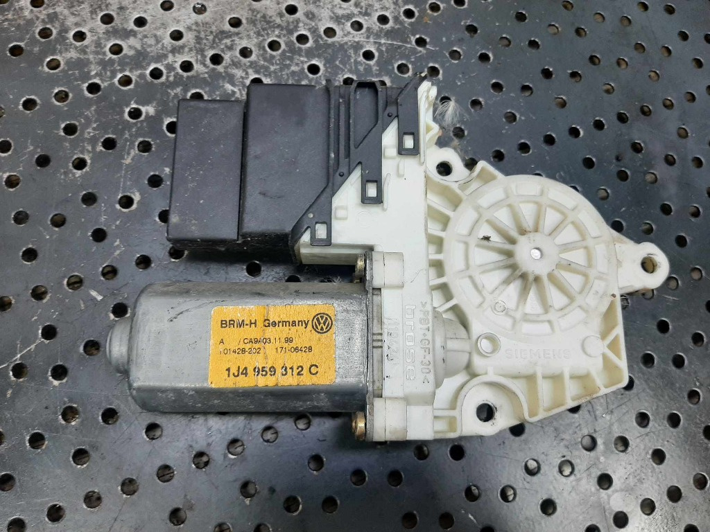 Motoras macara usa dreapta spate vw golf 4 1j4959312c