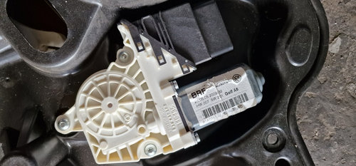 Motoras Macara Usa Dreapta Spate Vw Golf 6 Hatchback 5K0959704C