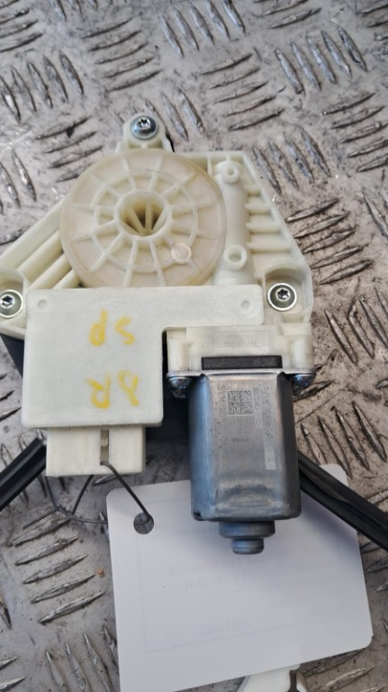 Motoras macara usa dreapta spate Vw Golf 7 1.6 TDI hatchback cod motor CLH an 2013 cod 5Q4959812A