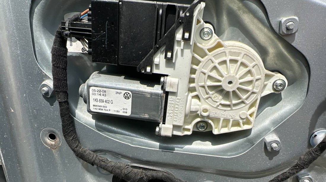 Motoras macara usa dreapta spate VW Jetta Mk5 (1K) 2.0 TDI 170 cai cod: 1K5839402G