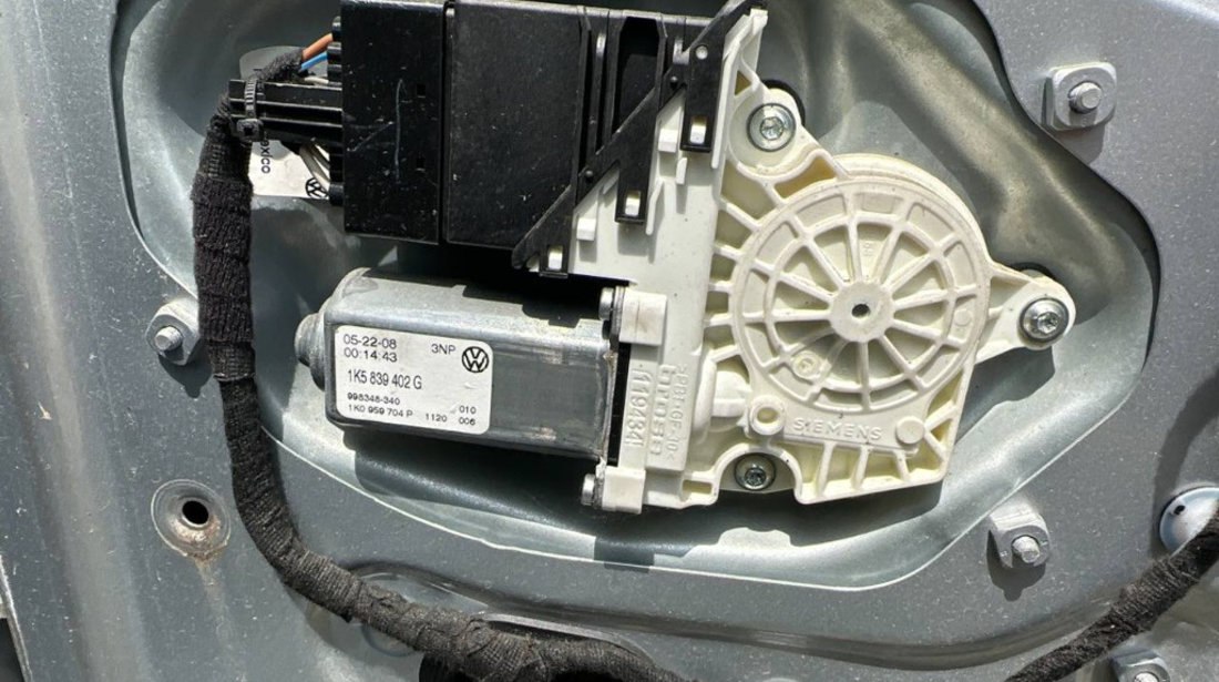 Motoras macara usa dreapta spate VW Jetta Mk5 (1K) 2.0 TDI 140 cai cod: 1K5839402G