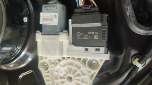 Motoras macara usa dreapta spate Vw Passat B7 1.4 TSI sedan cod motor CDG, an 2013 cod 3C0959794 / 3...