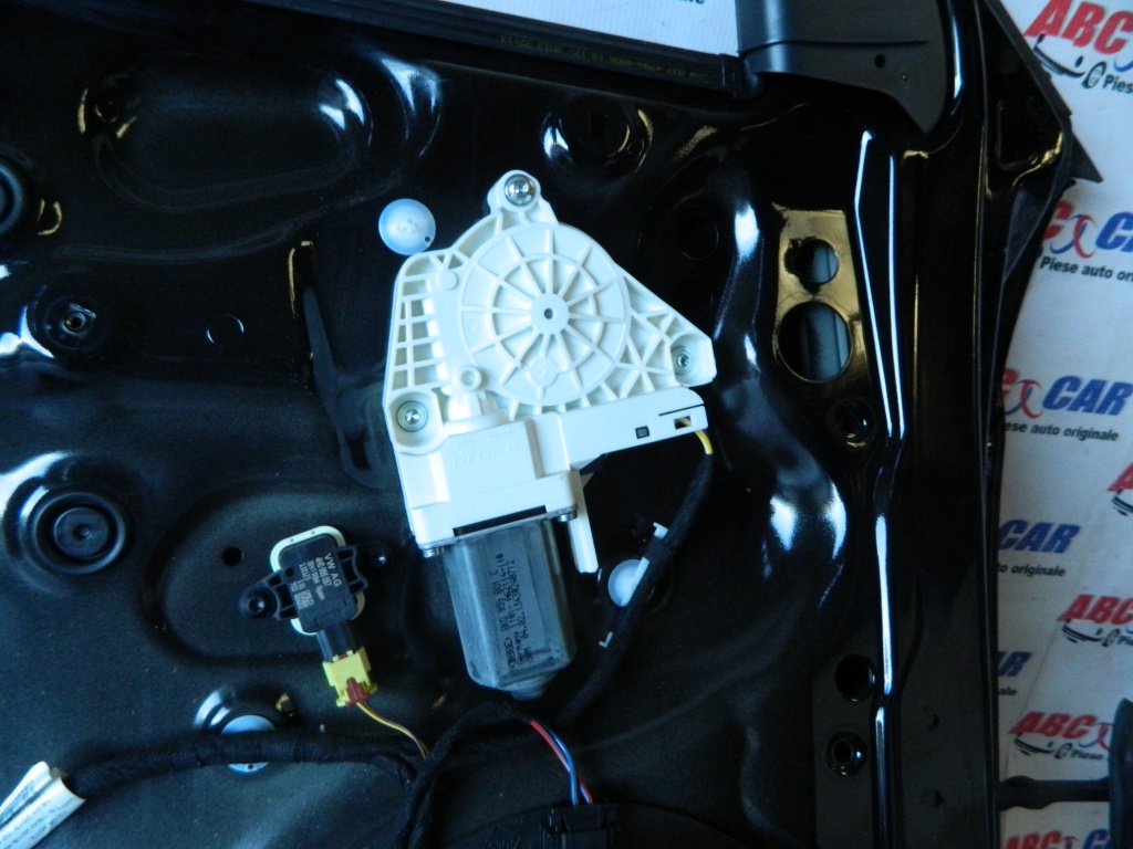 Motoras macara usa stanga fata Audi A1 8X cod: 8K0959801C