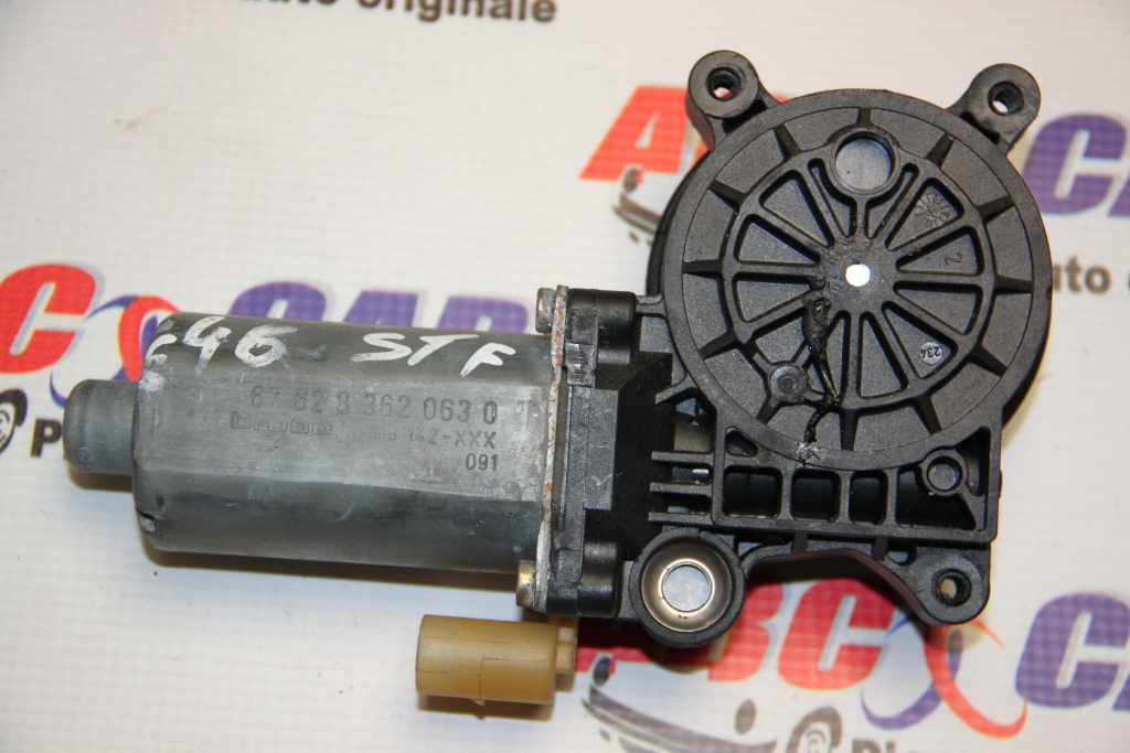 Motoras macara usa stanga fata BMW Seria 3 E46 cod: 676283620630 model 2000