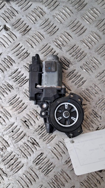Motoras macara usa stanga fata Kia Optima an fabricatie 2017 cod 2840818504