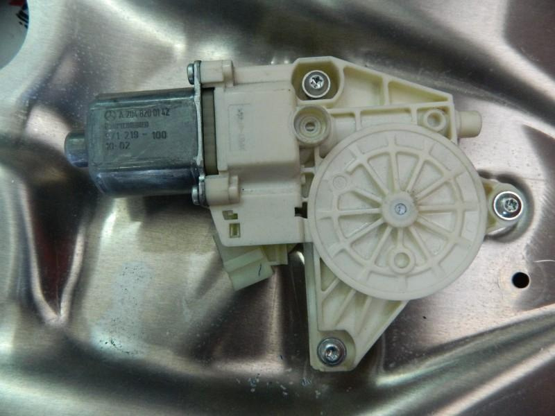 Motoras macara usa stanga fata Mercedes E-Class 2009-2016 W212 A2048200142